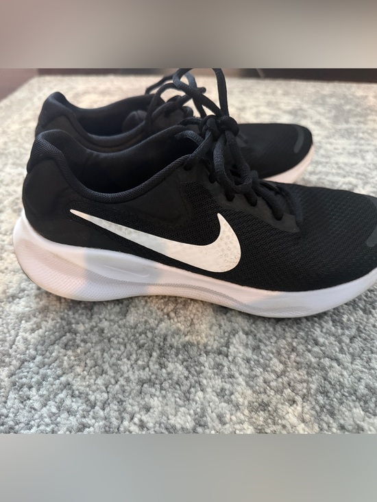 Nike Shoes - Nike Women's Black and White Training Sneakers